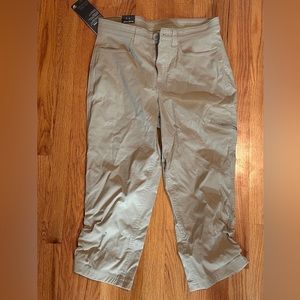 Women’s Eddie Bauer Capri Pants size 6 NWT